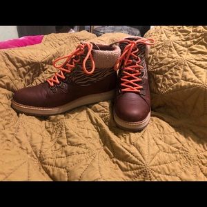 Toms lace up animal print boots